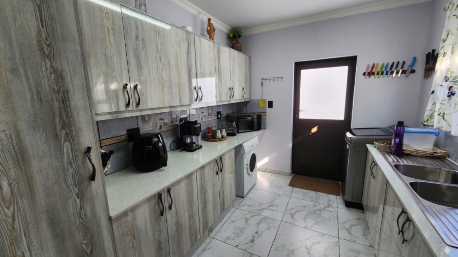 4 Bedroom Property for Sale in Country Club Western Cape